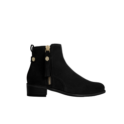 Colour – Black Suede