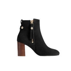 Colour – Black Suede