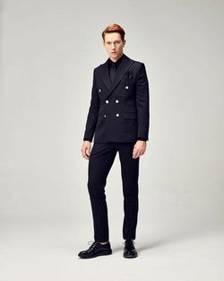 Color: – Negru
