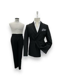 Color: – Negru