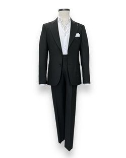 Color: – Negru