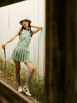 COLOUR – GREEN
