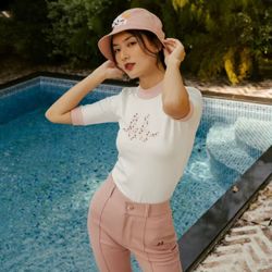 COLOUR – PINK