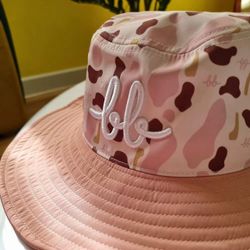 COLOUR – PINK