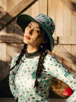 COLOUR – GREEN