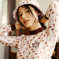 COLOUR – PINK