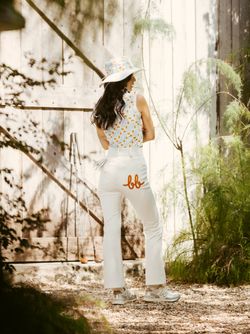 COLOUR – WHITE