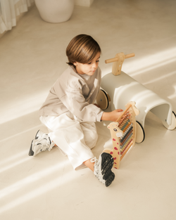 KLEUR – Taupe