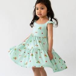 Color / Pattern – Strawberry Garden