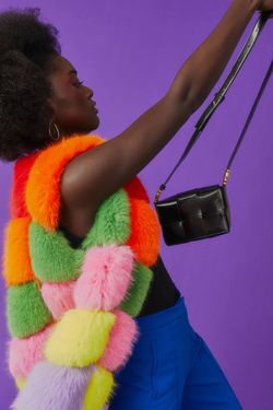Selected Colour – Black