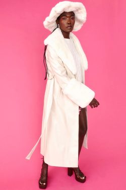 Selected Colour – Cream