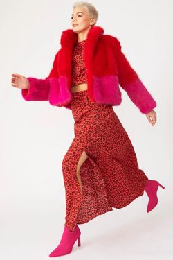 Selected Colour – Red - Pink