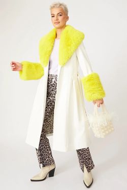 Selected Colour – White - Yellow