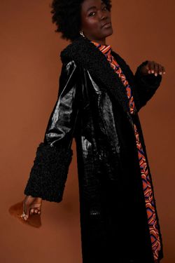 Selected Colour – Black