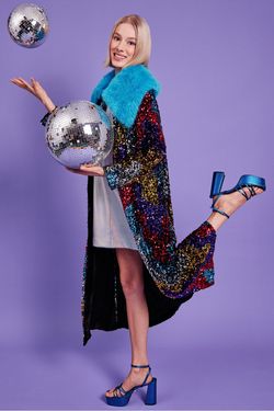 Selected Colour – Black - Blue