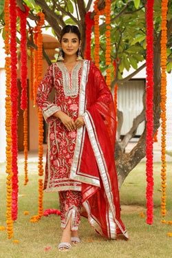 Regal Red Festive