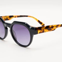 lenard – BLACK TORTOISE / SMOKE