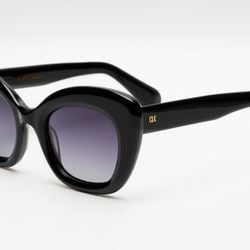 Color – BLACK / SMOKE
