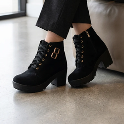 Style – Black Laces