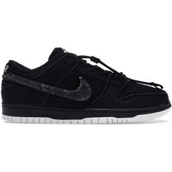 Model – Nike SB Dunk Low Gnarhunters