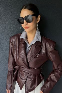 Belden Bağlamalı Suni Deri Ceket – Bordo