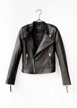 Farbe – Schwarz