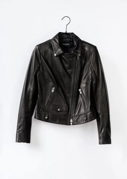 Farbe – Schwarz