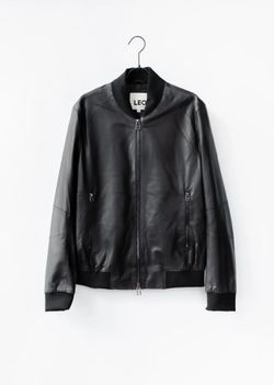 Farbe – Schwarz