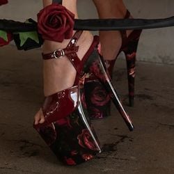 Standard - Crimson Roses