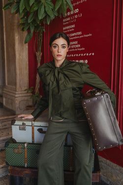 Color – khaki green