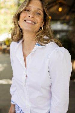 Alice Shirt – White poplin with blue rick-rack