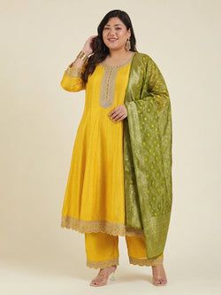 Explore More Plus Size Set – Yellow