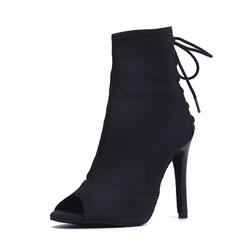 Color: negro