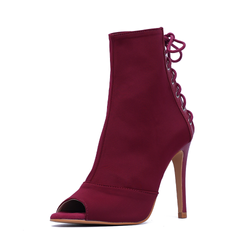 Color: burdeos