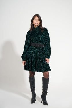 Color – Dark Green