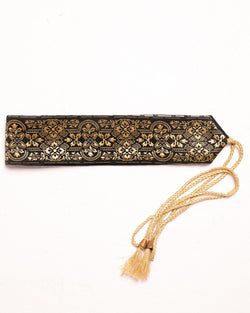 Color – Black & Gold