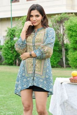 Color – Navy Blue & Green