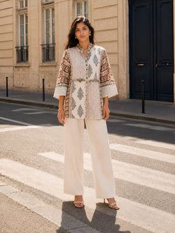 Color – White & Brown