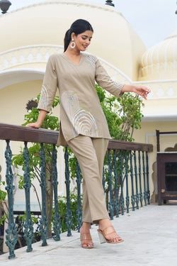 Style – Beige