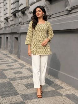 Color – White & Olive