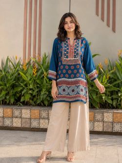 Color – Dark Blue & Maroon