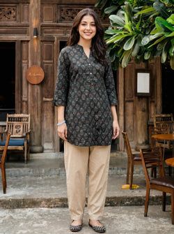Color – Dark Green