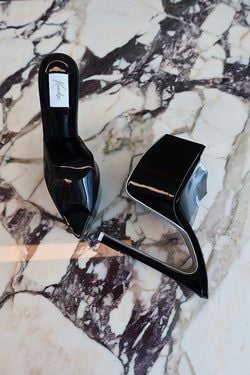 Colour – Black