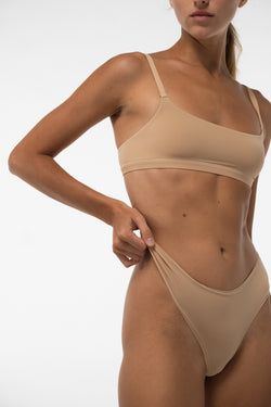 HIGH-WAISTED SEAMLESS THONG