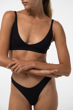 SEAMLESS MID-RISE THONG