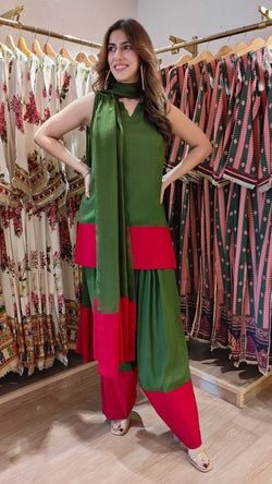 Color – Maroon Green