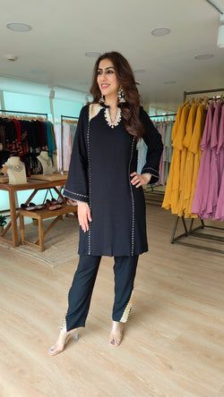 Colour – Black