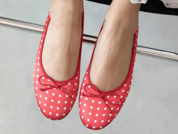 COLOR – RED  DOT