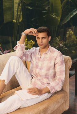 Color – Pink-White