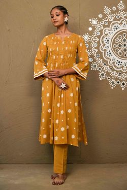 color – Ochre